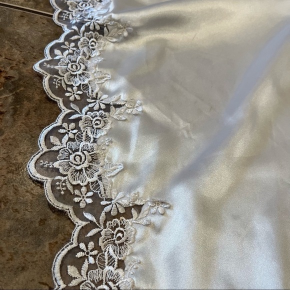 80S Lace Beaded Puff & Long Sleeved Winter White Wedding Gown Long Train & Veil - Picture 12 of 17